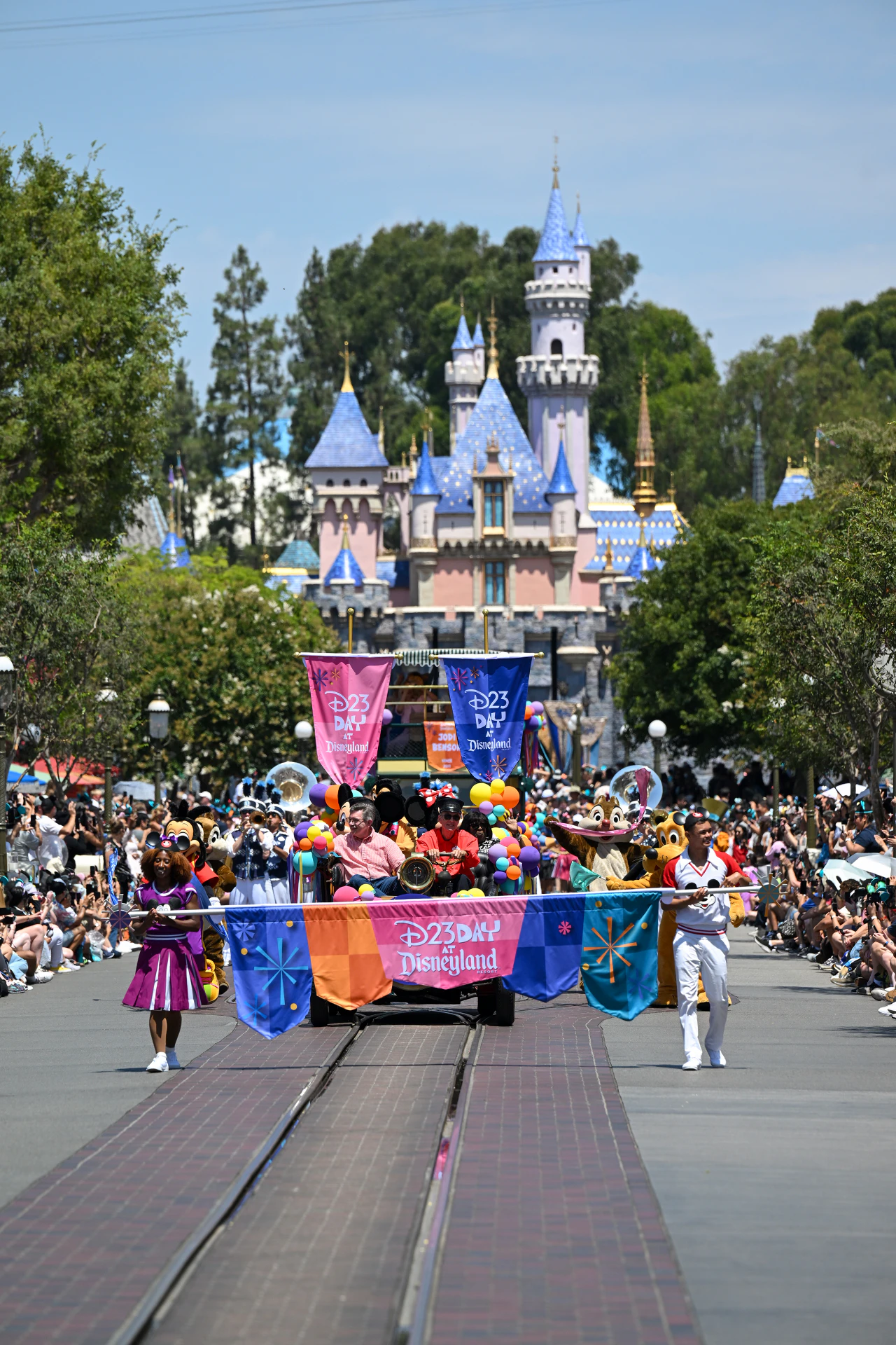 Disney Legends Cavalcade on Main Street, U.S.A. for D23 Day. Image: Disney