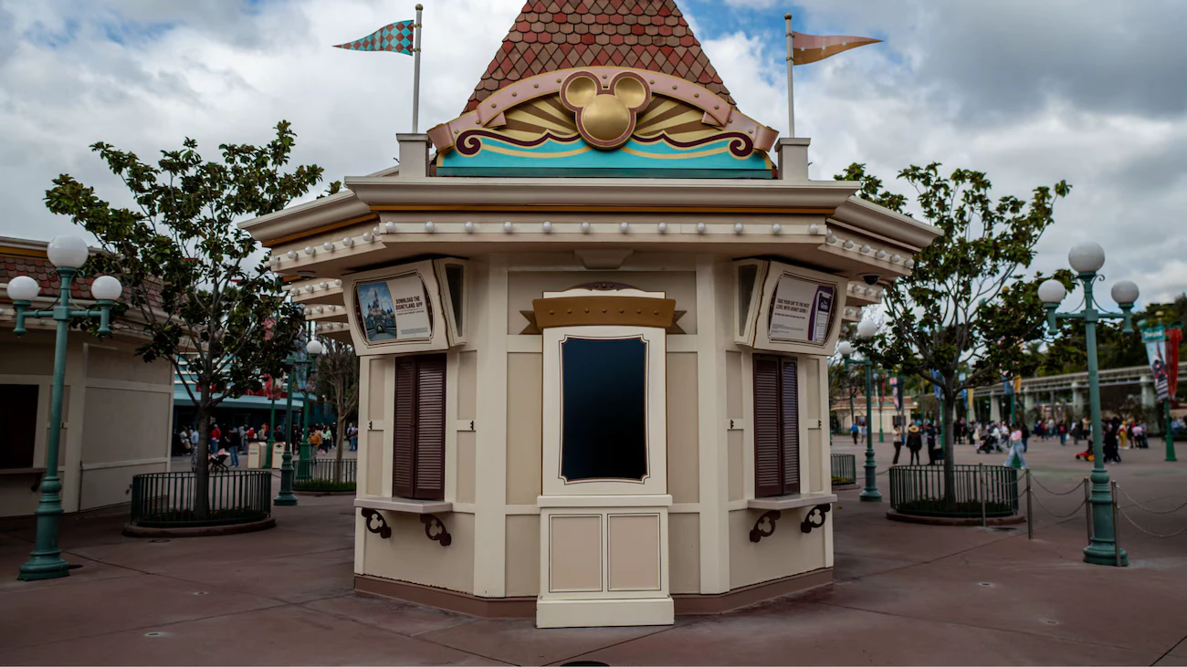 East Esplanade ticket booth(s) | CREDIT: Disney
