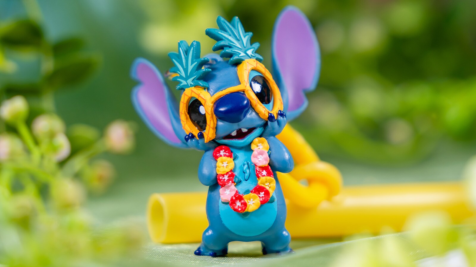 Tropical Stitch Straw Clip