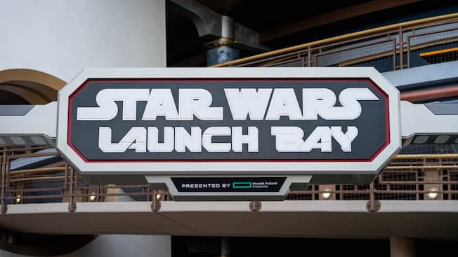 Disney® Visa® Cardmember Star Wars Photo Opportunity