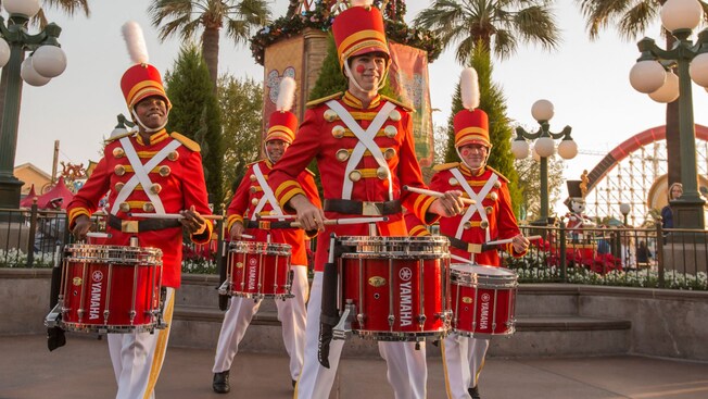 Thumbnail of Holiday Toy Drummers