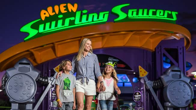 Thumbnail of Alien Swirling Saucers