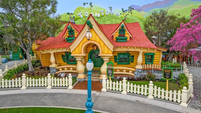 Thumbnail of Mickey's House and Meet Mickey Mouse