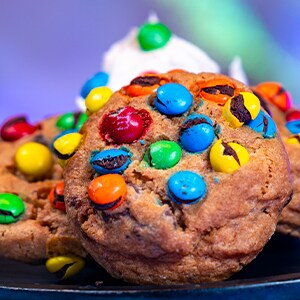 M&M'S® Cookies with Cinnamon Cream