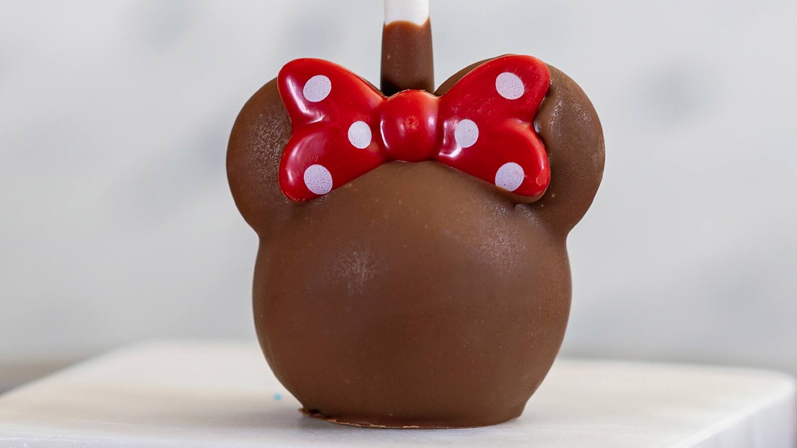 Minnie Chocolate Cake Pop