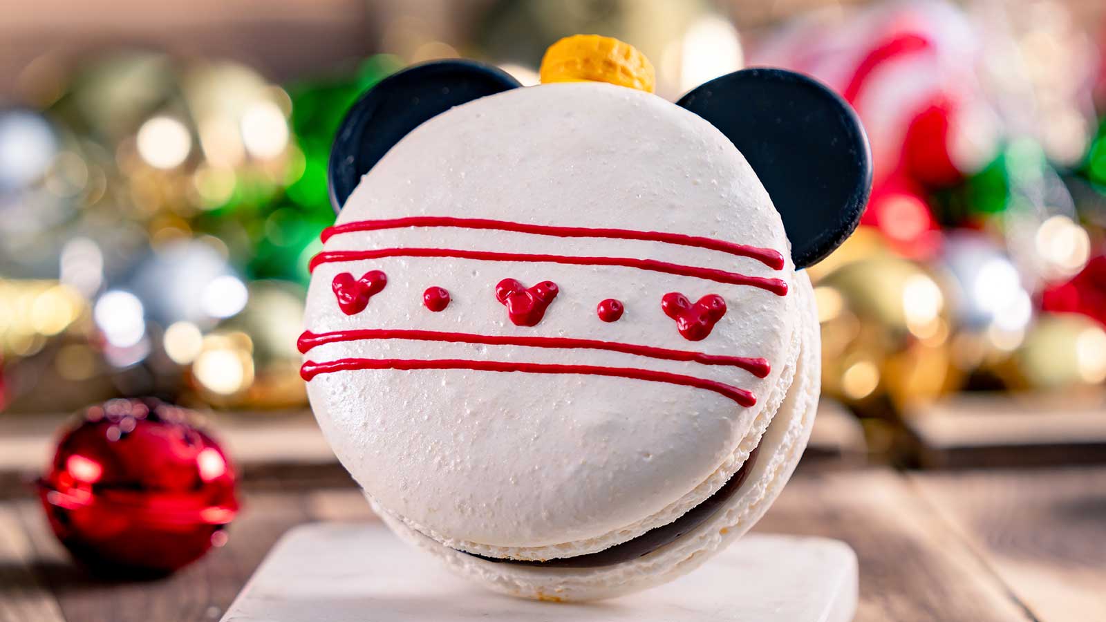 Holiday Ornament Macaron