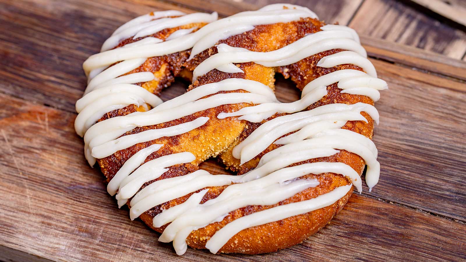 Cinnamon Roll Pretzel 