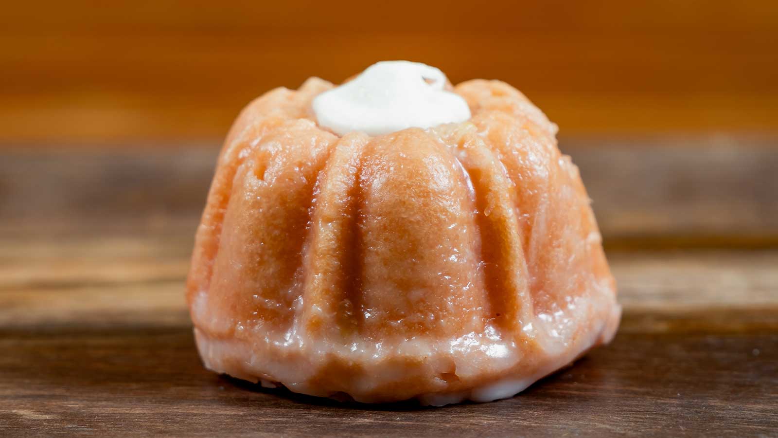 Strawberry Lemonade Bundt Cake 