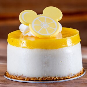 Lemon Crème Fraiche Cheesecake 