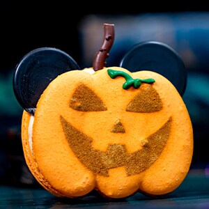 Jack-O'-Lantern Mickey Pumpkin Macaron 