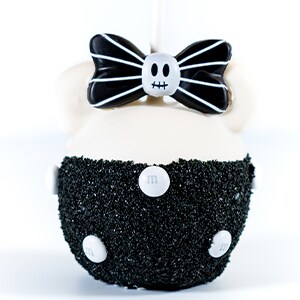 Minnie Skeleton Caramel Apple with M&M’S® Milk Chocolate Candies