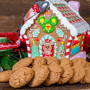 Mickey and Minnie Gingerbread House Bucket with Gingerbread Cookies