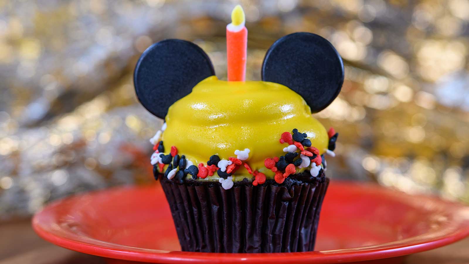 Mickey Birthday Cupcake [Available November 18] 