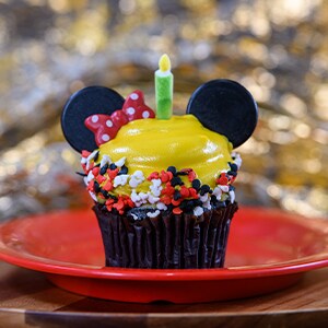 Minnie Birthday Cupcake [Available November 18]