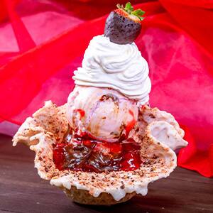 Chocolate-covered Strawberry Sundae 