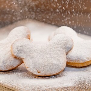 Pineapple-flavored Mickey-shaped Beignets 3-pack 