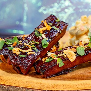 Sticky Ribs with Mac Salad 