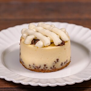 Cinnamon Roll Cheesecake