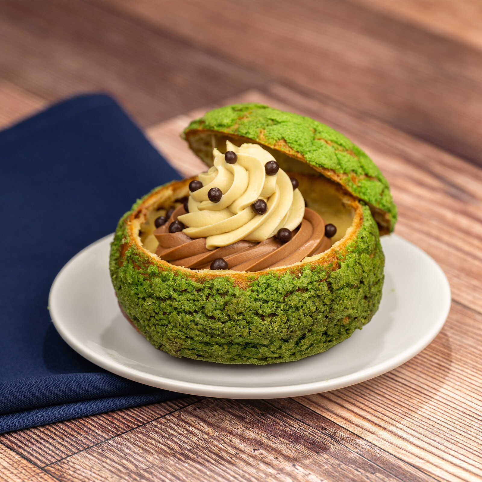 Pistachio-Chocolate Cream Puff