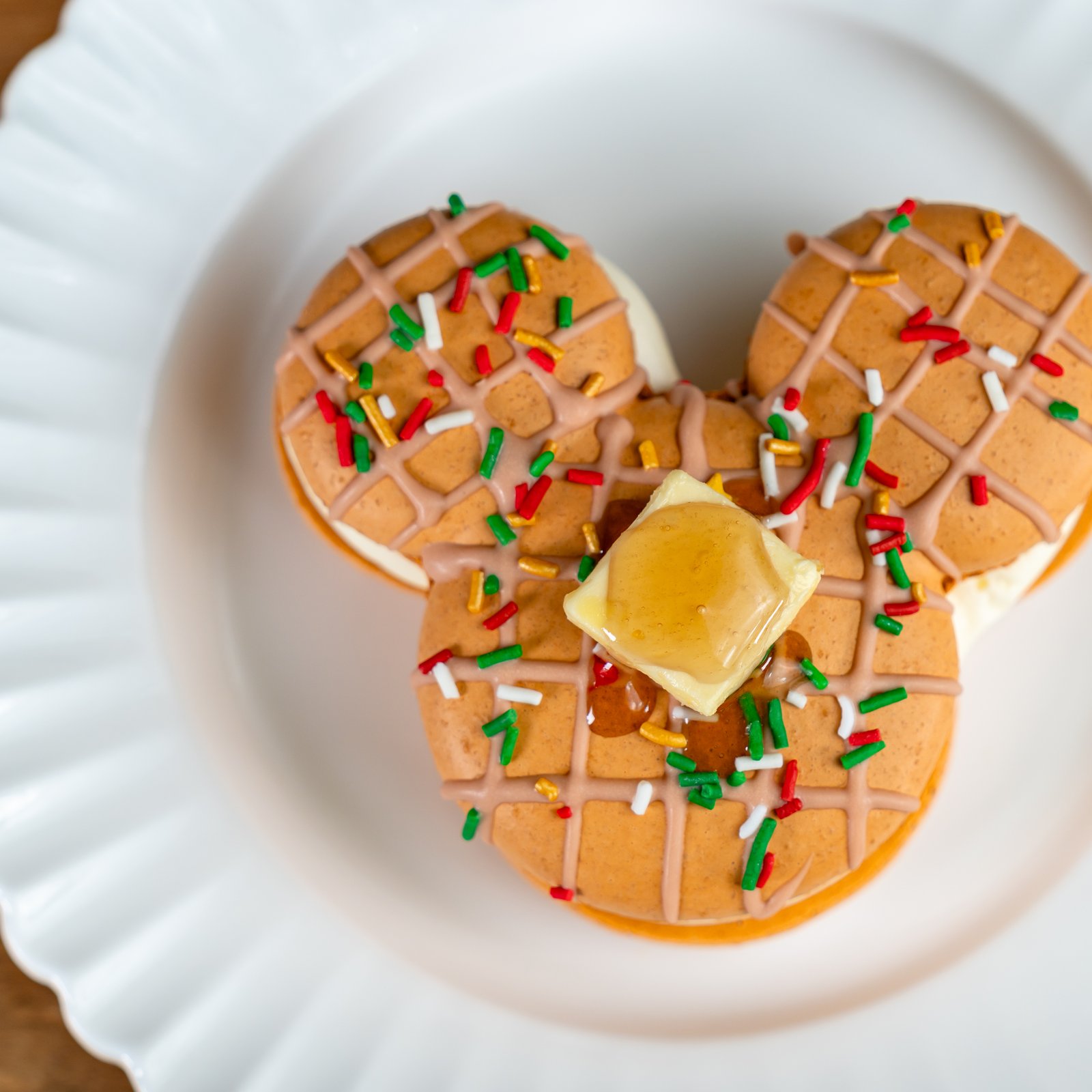 Mickey-shaped Waffle Macaron 